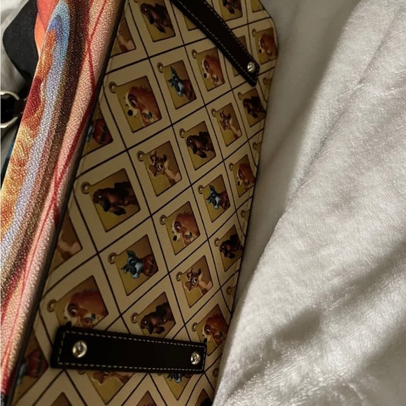 Nwt Dooney and Bourke Disney 2018 Lady and the Tramp tote 🤩 - Picture 5 of 6